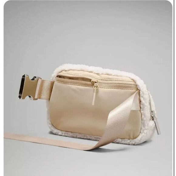 Lululemon Fleece Sherpa Everywhere Belt Bag -NWT - Picture 4 of 4